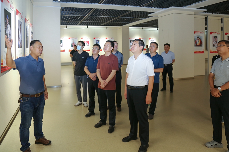 冯俊生副主委带队赴石家庄市博物馆开展主题教育现场教学(图1)