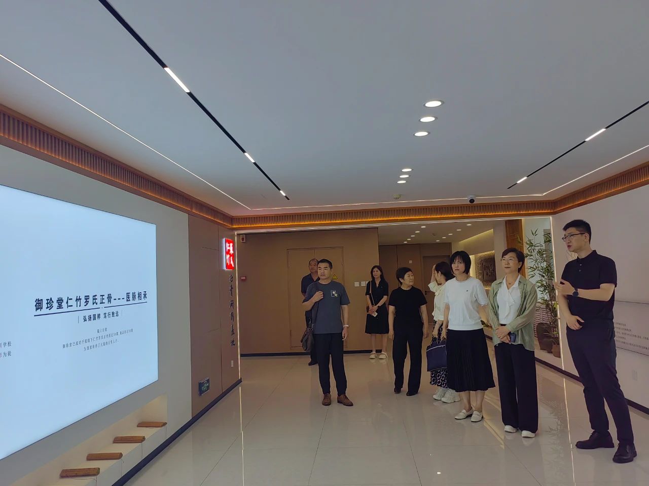 民盟石家庄市委与河北省女子监狱开展“黄丝带帮教”专项技能培训调研(图1)