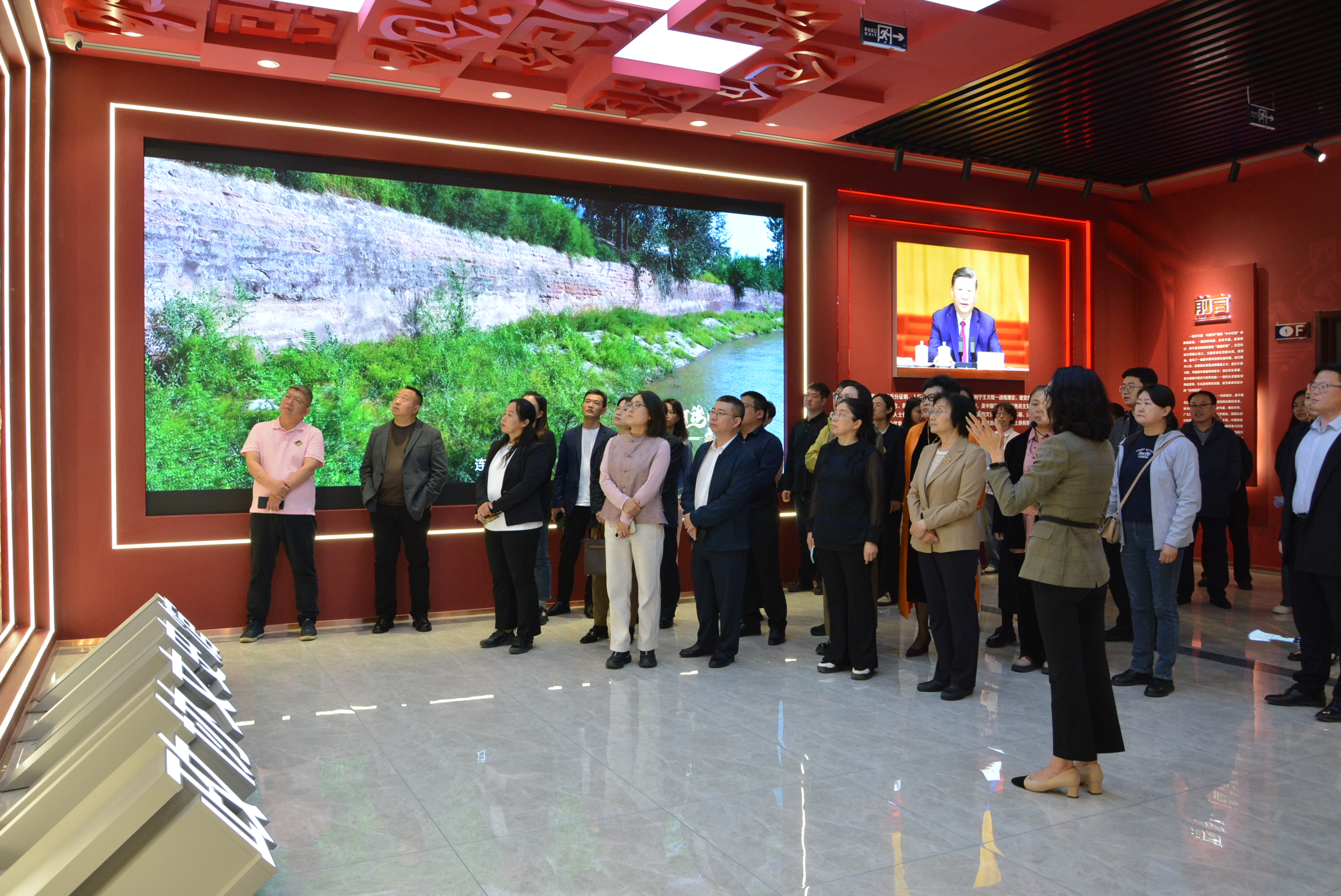 民盟沧州市委组织盟员参观市政协文史馆展览(图1)