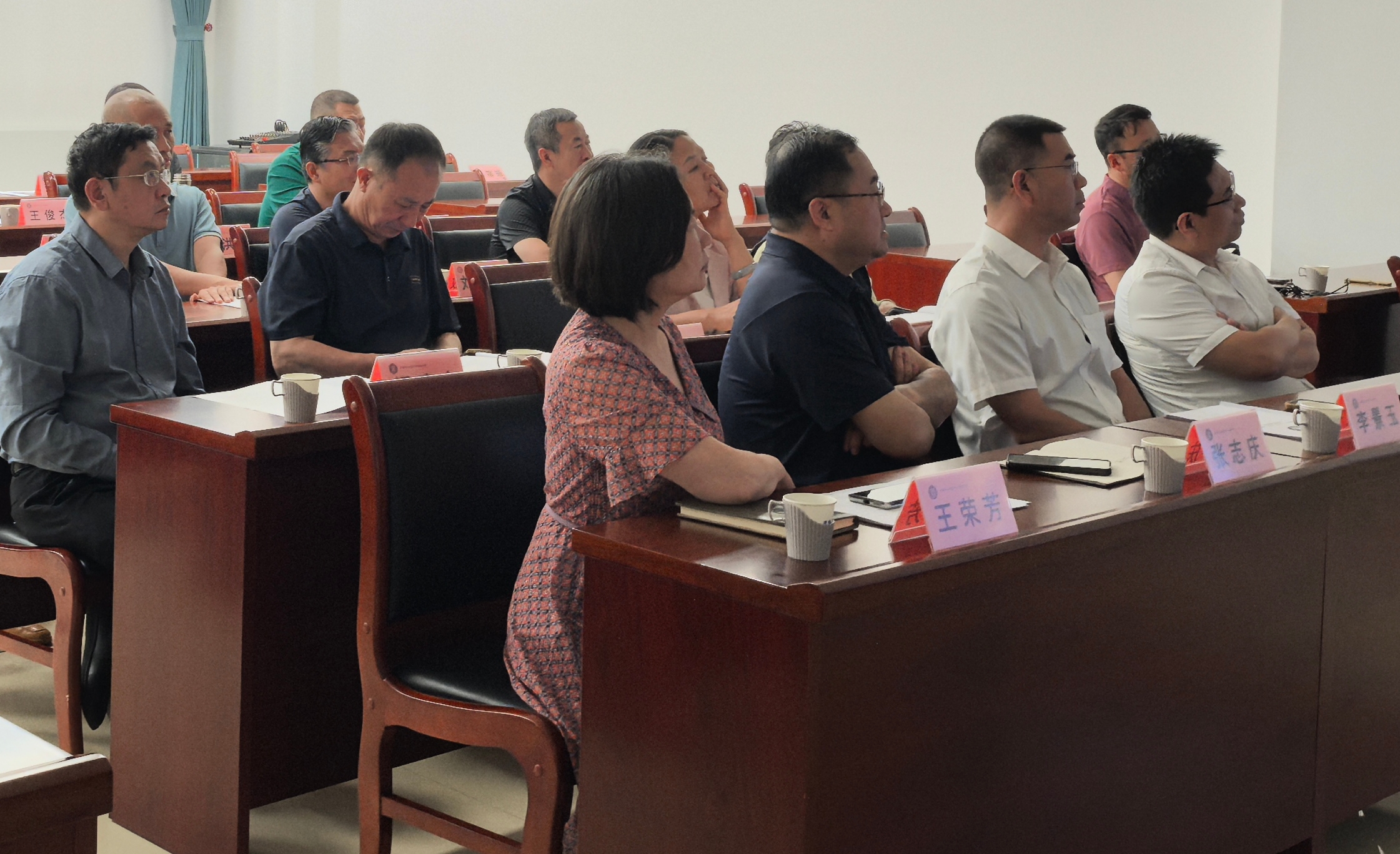 主题教育| 民盟廊坊市委召开理论学习中心组（扩大）学习会议(图1)