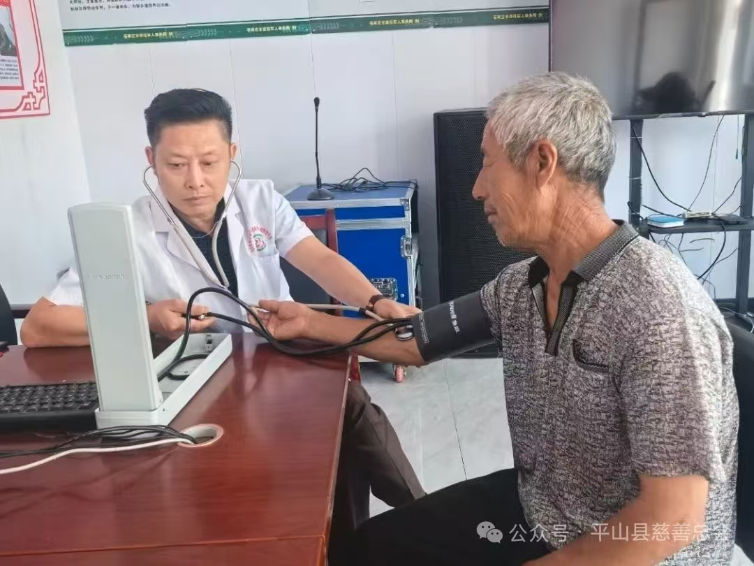 农业总支盟员赴平山西柏坡水峪村开展双节暖心行动(图1)